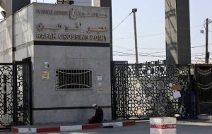 صهیونیست ها مانع ورود 3000کامیون کمک رسانی به غزه شدند صهیونیست ها مانع ورود 3000کامیون کمک رسانی به غزه شدند