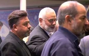 حضور اسماعیل هنیه در مراسم تشییع پیکر رئیس جمهور حضور اسماعیل هنیه در مراسم تشییع پیکر رئیس جمهور