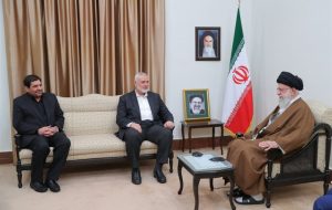 اسماعیل هنیه با امام خامنه ای دیدار کرد اسماعیل هنیه با امام خامنه ای دیدار کرد