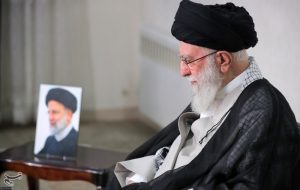 رهبر انقلاب:کار برای مردم مهمترین ویژگی شهدای حادثه اخیر است رهبر انقلاب:کار برای مردم مهمترین ویژگی شهدای حادثه اخیر است