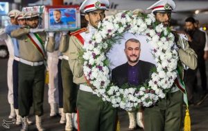 ورود پیکر شهیدحسین امیرعبداللهیان به فرودگاه شهید هاشمینژاد مشهد ورود پیکر شهیدحسین امیرعبداللهیان به فرودگاه شهید هاشمینژاد مشهد