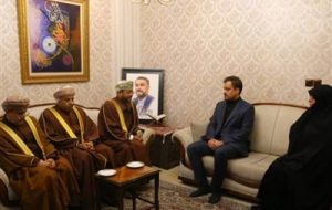 حضور وزیر خارجه عمان در منزل شهید امیرعبداللهیان حضور وزیر خارجه عمان در منزل شهید امیرعبداللهیان