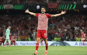 المپیاکوس قهرمان لیگ کنفرانس اروپا شد المپیاکوس قهرمان لیگ کنفرانس اروپا شد