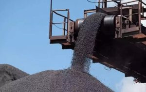 Monthly iron ore production rises 38% yr/yr