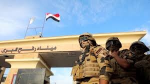 Egyptian, Israeli troops trade fire