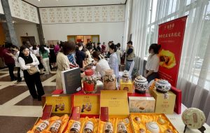 Foreign media visit Chinese Medicine Culture related to “Belt & Road” exhibit Foreign media visit Chinese Medicine Culture related to “Belt & Road” exhibit