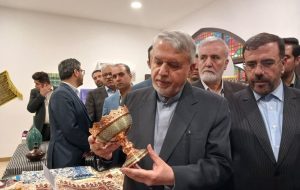 Tourism minister inaugurates multi-storey bazaar of handicrafts in Shiraz