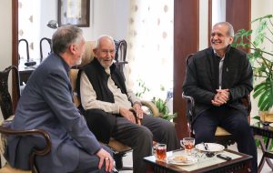 President Pezeshkian visits acclaimed scholar Mohammad-Ali Movahhed