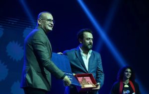 Actor Mostafa Zamani honored at Tunisian National Theater Festival