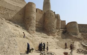 Restoration of Manujan fortress in southern Iran begins