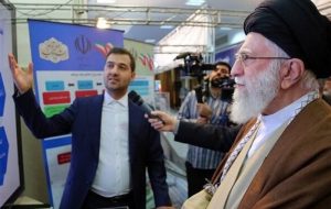 امام خامنه ای:رفع ناترازی ها با نقطه مطلوب فاصله زیادی دارد