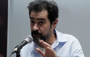 شهاب حسینی انصراف داد، رأی گیری انجام شد شهاب حسینی انصراف داد، رأی گیری انجام شد