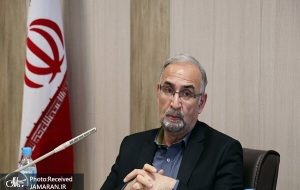 ایران رکوددار تحریم است / تحریم هر دولتی را به دولت پادگانی تبدیل می کند / جامعه های دچار بحران مشروعیت مستعد پادگانی شدن است