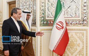 نامه ترامپ؛ در انتظار پاسخ تهران/ چرا قرعه به نام امارات متحده عربی افتاد؟ نامه ترامپ؛ در انتظار پاسخ تهران/ چرا قرعه به نام امارات متحده عربی افتاد؟