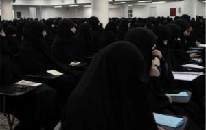 بیش از 50 هزار نفر در حوزه های علمیه خواهران تحصیل می کنند بیش از 50 هزار نفر در حوزه های علمیه خواهران تحصیل می کنند