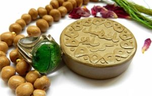 وقتی حضرت زهرا(ع) از خاک قبر حمزه تسبیح ساخت وقتی حضرت زهرا(ع) از خاک قبر حمزه تسبیح ساخت