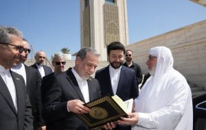 بازدید عراقچی از مسجد جامع الجزایر بازدید عراقچی از مسجد جامع الجزایر