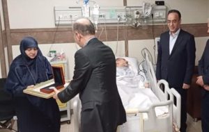 عیادت مسئولان دانشگاه تهران از رحماندوست عیادت مسئولان دانشگاه تهران از رحماندوست