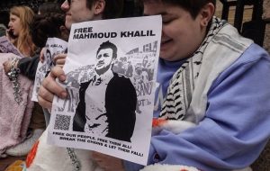 اخراج فعال حامی فلسطین از آمریکا تنها به دلیل ابراز عقیده اخراج فعال حامی فلسطین از آمریکا تنها به دلیل ابراز عقیده