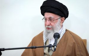 امام خامنه ای: خط ائمه «خط ایستادگی و استقامت» است امام خامنه ای: خط ائمه «خط ایستادگی و استقامت» است