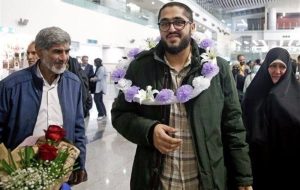 زائر ایرانی بازداشت شده در عربستان به کشور بازگشت زائر ایرانی بازداشت شده در عربستان به کشور بازگشت