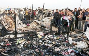 جنگ غزه| بمباران چادرهای آوارگان فلسطینی در غزه جنگ غزه| بمباران چادرهای آوارگان فلسطینی در غزه