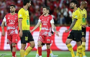 مربیان و بازیکنان پرسپولیس جریمه شدند مربیان و بازیکنان پرسپولیس جریمه شدند