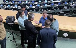کدام رسانه های آمریکایی در ایران مجوز فعالیت دارند؟ کدام رسانه های آمریکایی در ایران مجوز فعالیت دارند؟