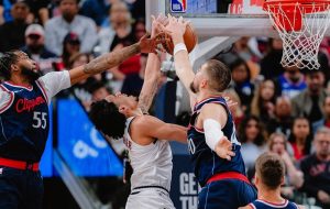 لیگ NBA|تاندر در آستانه صعود/ شکست سنگین دنور در LA لیگ NBA|تاندر در آستانه صعود/ شکست سنگین دنور در LA