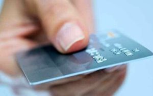 Iran’s Central Bank introduces rial debit cards for tourists, foreign nationals