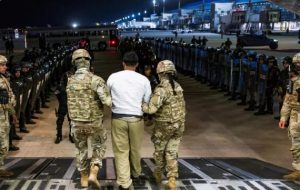 Supreme Court temporarily blocks deportations of Venezuelan migrants under wartime law Supreme Court temporarily blocks deportations of Venezuelan migrants under wartime law