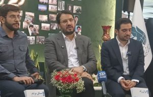 رونمایی از کتاب «ایران راه» و «مسکن مردم» در غرفه شهید رئیسی رونمایی از کتاب «ایران راه» و «مسکن مردم» در غرفه شهید رئیسی