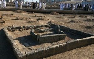 زیارت در بقیع|یک چهارگوشه سنگ چین سهم ابراهیم پسر پیامبر(ص) زیارت در بقیع|یک چهارگوشه سنگ چین سهم ابراهیم پسر پیامبر(ص)