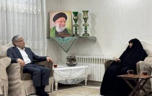 دیدار وزیر علوم با خانواده شهید رئیسی دیدار وزیر علوم با خانواده شهید رئیسی