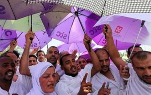 توصیه مقامات عربستان به استفاده حجاج از چتر توصیه مقامات عربستان به استفاده حجاج از چتر