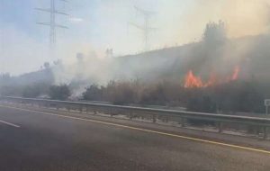 آتش سوزی گسترده در اطراف قدس؛ بحران در بزرگراه های اسرائیل آتش سوزی گسترده در اطراف قدس؛ بحران در بزرگراه های اسرائیل