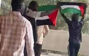 دانشجویان سنگالی سفیر اسرائیل را از دانشگاه خود فراری دادند دانشجویان سنگالی سفیر اسرائیل را از دانشگاه خود فراری دادند