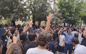 بهجای مسائل حاشیهای، مطالبات اساسی مردم بپردازید بهجای مسائل حاشیهای، مطالبات اساسی مردم بپردازید