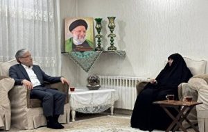 دیدار وزیر علوم با خانواده شهید رئیسی دیدار وزیر علوم با خانواده شهید رئیسی