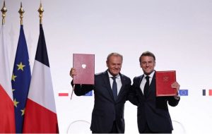France, Poland pledge mutual defence France, Poland pledge mutual defence