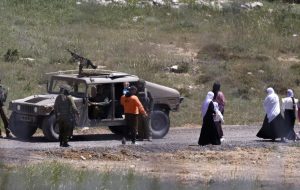 Syrian villagers drive out Israeli unit Syrian villagers drive out Israeli unit