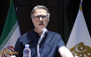 «شعرگونه‌»های نظریه‌پرداز در نشست بهارانه اهالی علوم سیاسی / وقتی چیزی من را اذیت می کند شعر می گویم