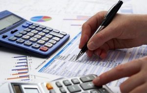 سرانه مالیات‌پردازی حقوق‌بگیران زیر خط فقر بیشتر از بازاریان