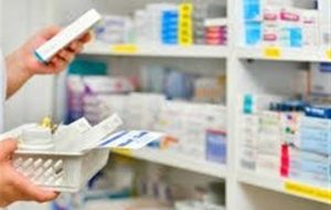 اختصاص ارز برای تامین دارو در زمان مناسب/ داروخانه ها در شرایط بحرانی تعطیل نباشند