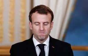 هزینه های بالای بحران سیاسی درازمدت فرانسه برای شهروندان