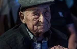 *علی دارابی در پیامی درگذشت پیشکسوت کاشی معرق را تسلیت گفت*